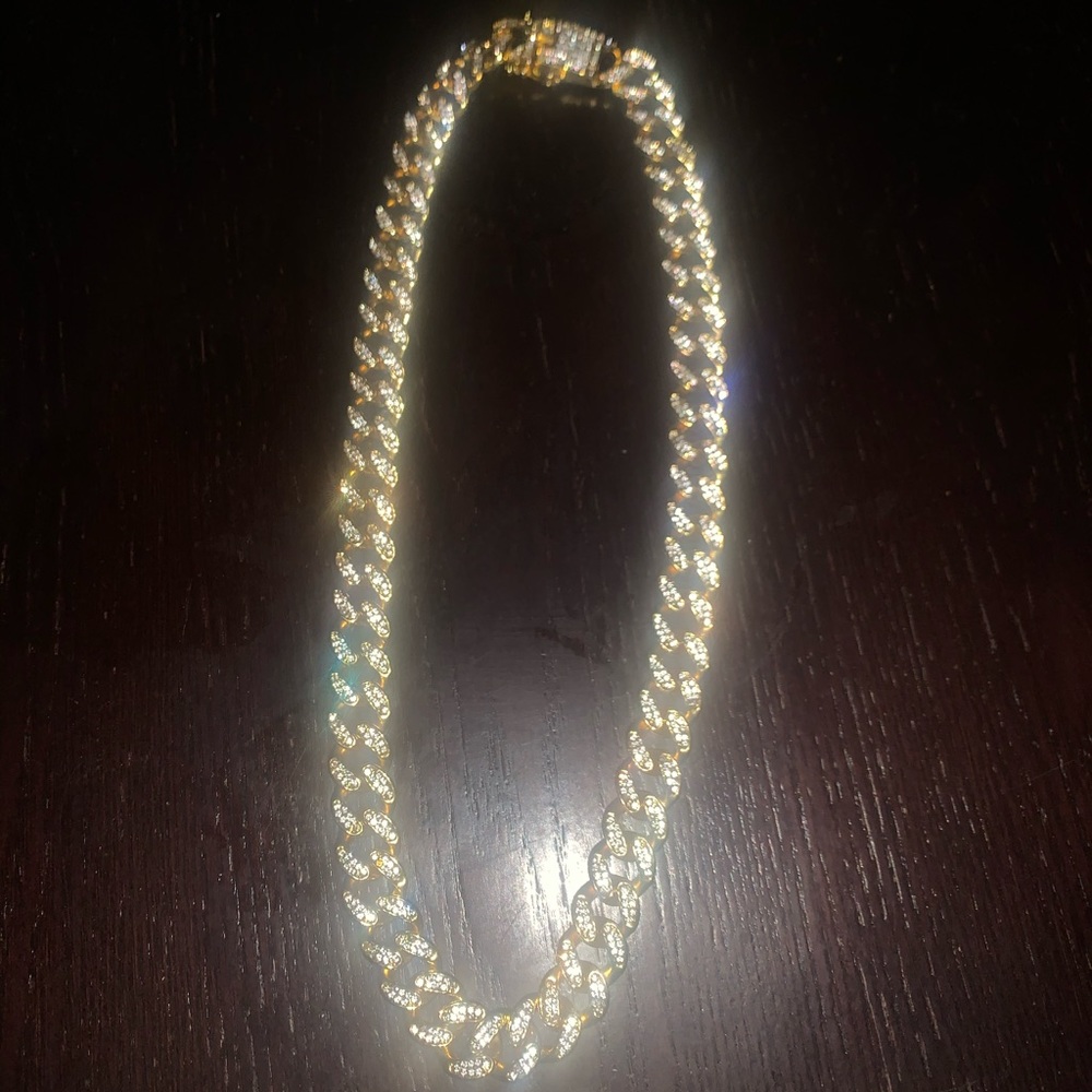 COPY - Gold Choke/Cuban chain